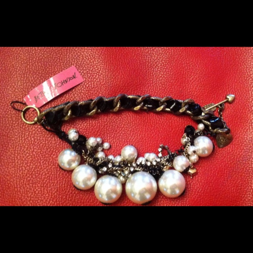 BETSEY JOHNSON  Big Faux Pearl Bracelet! - Picture 2 of 3